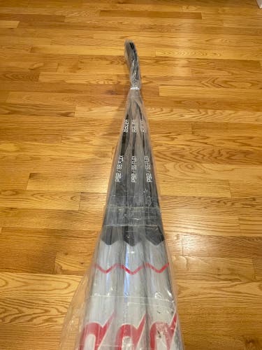 New Bauer Vapor Hyperlite Grip Hockey Sticks: Intermediate, Right Handed, P92, 55 flex