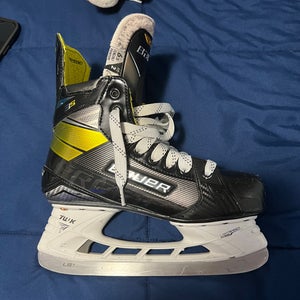 Senior Bauer Size 6.5 Supreme 3S Hockey Skates