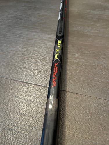 Intermediate Right Handed P28 Vapor FlyLite Hockey Stick