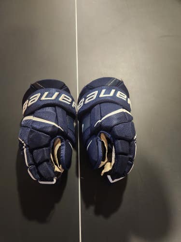 Used 2 games - Bauer Vapor 3X Pro Gloves 13"