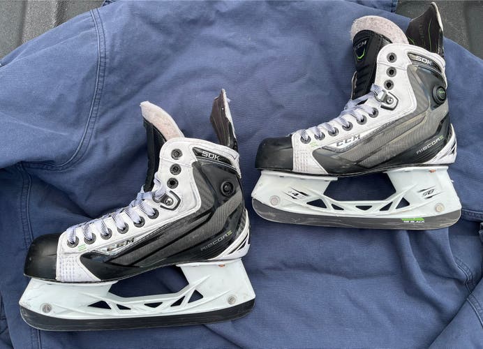 CCM White Ribcor 50k hockey skates - 4D