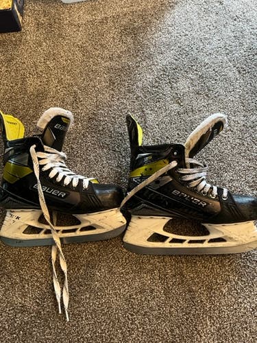 Senior Used Bauer Supreme 3S Hockey Skates Size 7