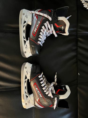 Used CCM Regular Width  Size 5 JetSpeed FT370 Hockey Skates