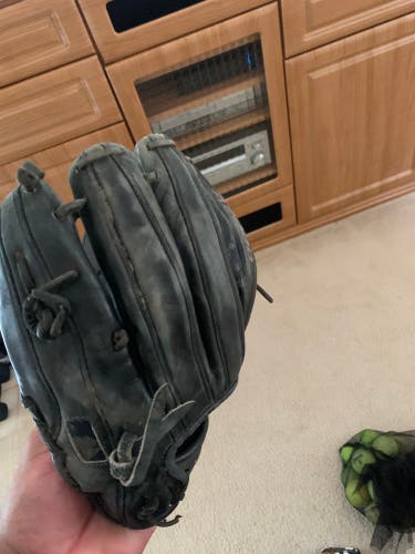 Infield 11.75" A2000 Baseball Glove