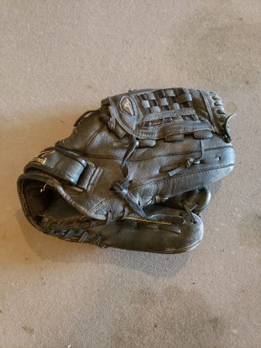 Used Mizuno Right Hand Throw Pitcher's Ballpark Baseball Glove 12"