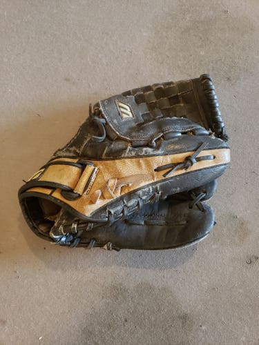 Used Mizuno Right Hand Throw Pitcher's Ballpark Baseball Glove 12"