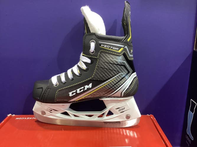 Junior New CCM Tack Vector Hockey Skates Regular Width Size 3