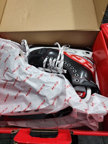 Senior New CCM JetSpeed FT4 Pro Hockey Skates Regular Width Size 7.5
