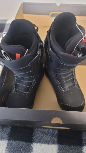 Men's 10 Burton Moto snowboard Boots