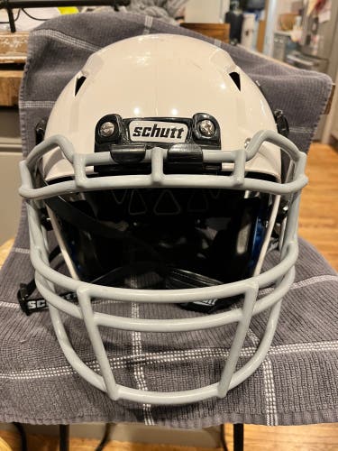 Used Medium Schutt Vengeance A11 Helmet