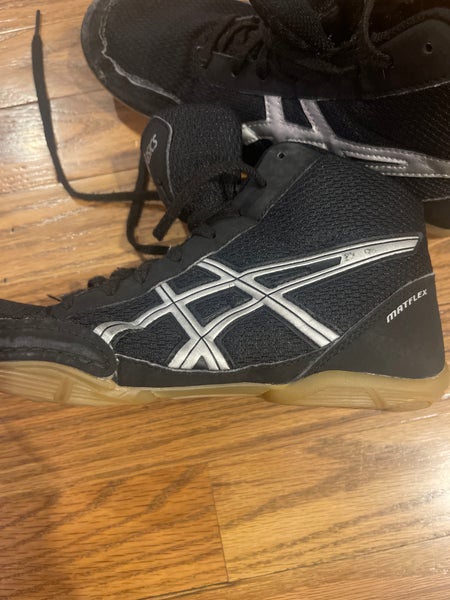 ASICS matflex wrestling shoes SidelineSwap Buy and Sell on