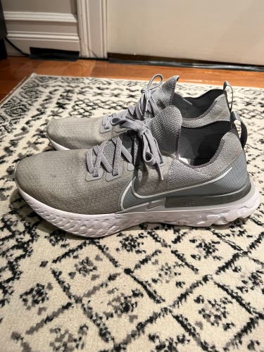 Nike Flynit Shoes