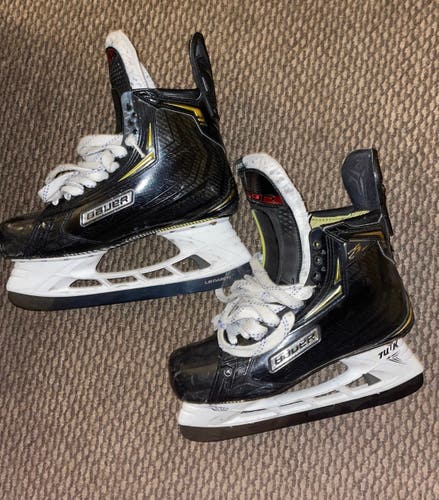 Used Bauer Regular Width Pro Stock Size 9 Supreme 2S Pro Hockey Skates