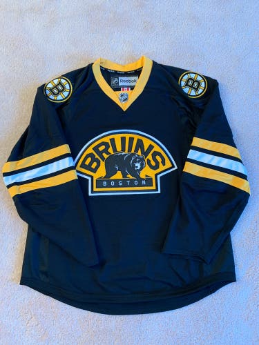 NWOT Boston Bruins Authentic Alternate Jersey (54)