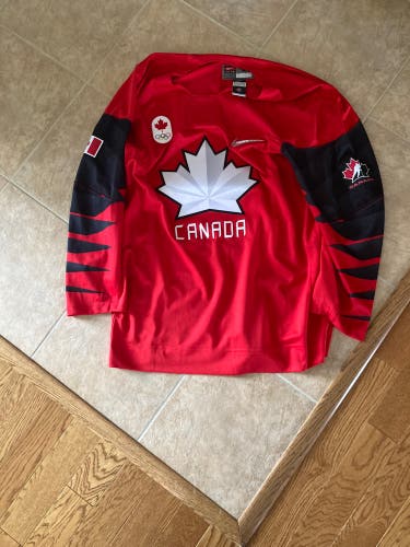Red New Large Team Canada Nike Jersey