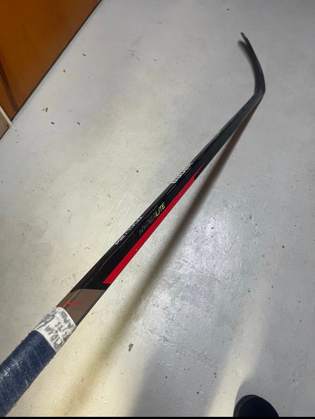Senior Right Handed P92 Vapor Hyperlite Hockey Stick