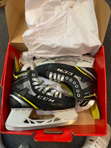 New CCM Regular Width Size 8 Tacks 9360 Hockey Skates