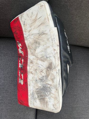 Used Regular  Retro Flex Pro Blocker White Red Black