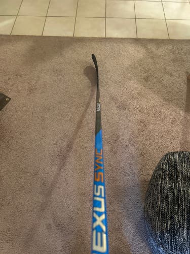 Senior Right Handed P28  Nexus Sync Hockey Stick