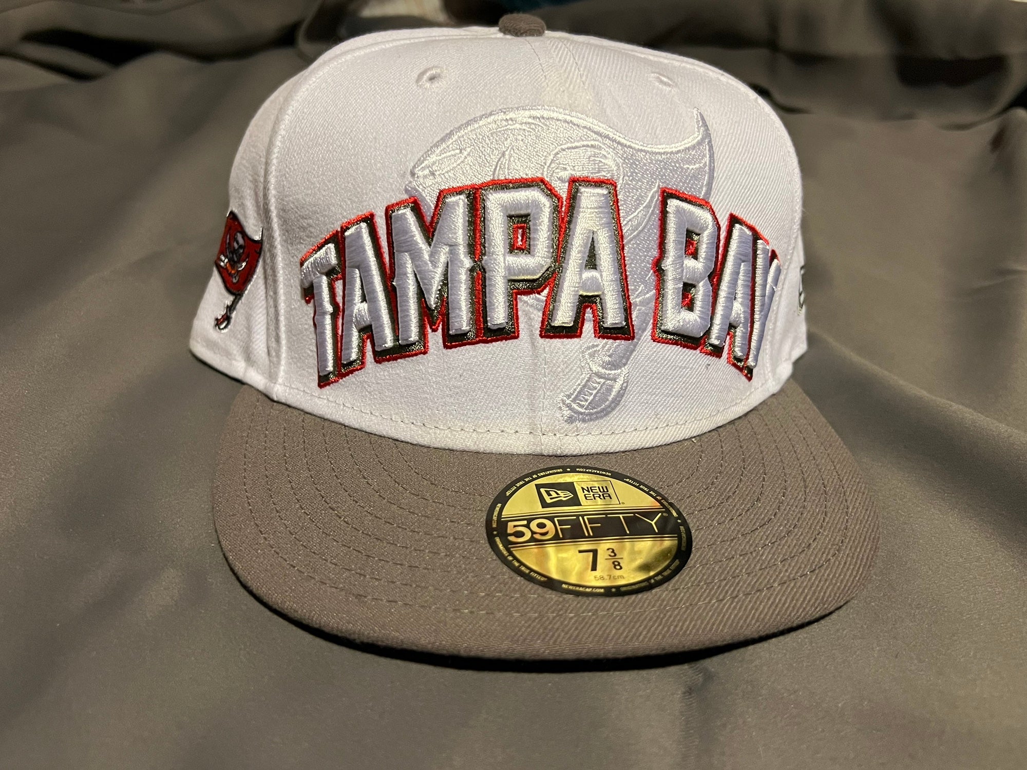 New Era Tampa Bay Buccaneers black 59 fifty fitted hat cap size 7 3/8