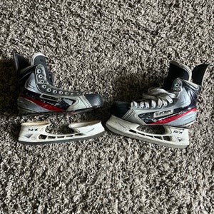 Used Bauer Regular Width Size 9 Vapor APX Hockey Skates