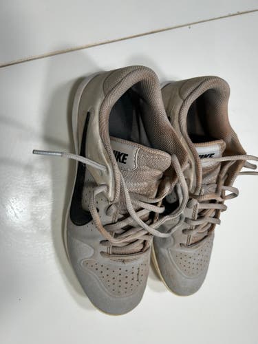 Nike Molded Baseball Cleats - Size 6 Youth - Gray