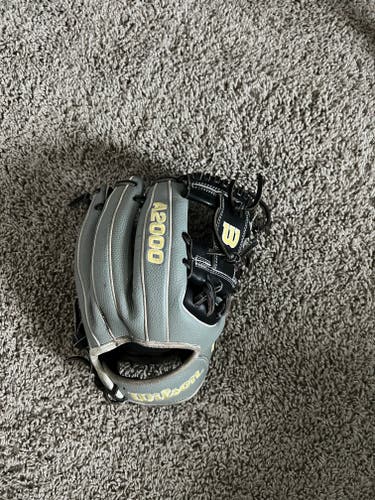 Used Right Hand Throw Wilson Infield A2000 Baseball Glove 11.5"
