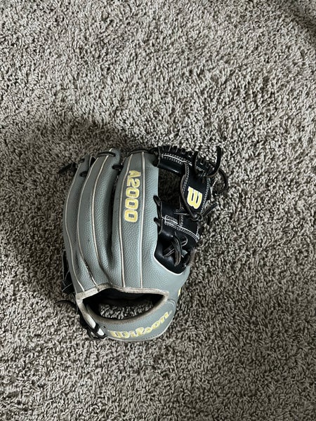 Used Right Hand Throw Wilson Infield A2000 Baseball Glove 11.5"