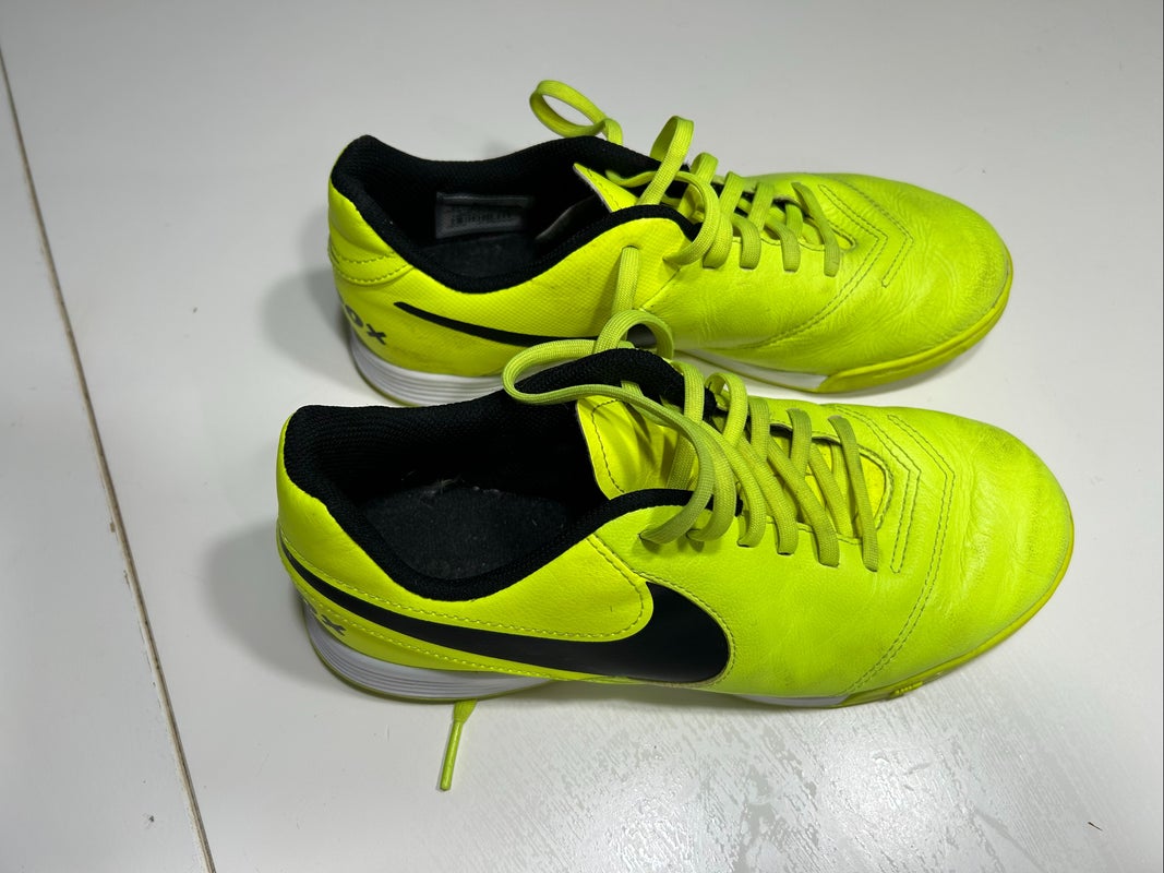 Nike Tiempo X Indoor Soccer Shoes/Cleats - Size 5 Youth