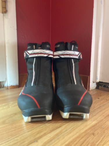Size 5.5 Used Rossignol Cross Country Ski Boots