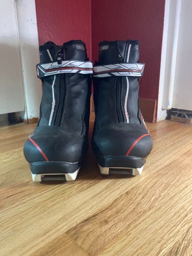 Size 6.0 Used Rossignol Cross Country Ski Boots