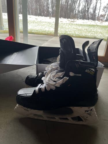 Used Bauer Regular Width Size 9 Supreme UltraSonic Hockey Skates