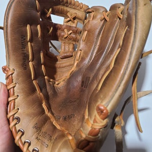 Used Right Hand Throw Mizuno Outfield Professional model Baseball Glove 12"