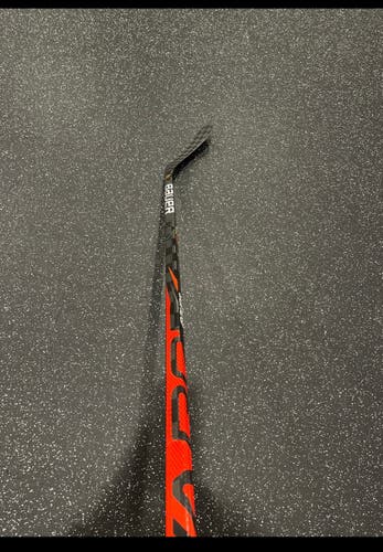 Senior Right Handed P92 Pro Stock Vapor FlyLite Hockey Stick
