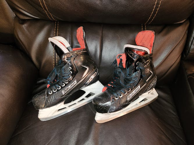 Senior Used Bauer Vapor X2.7 Select Hockey Skates Regular Width Size 7