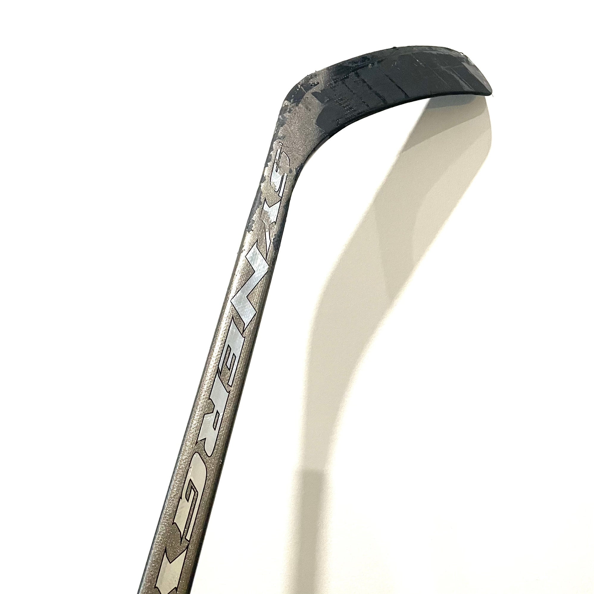 Used Easton V1e 85 Flex Pattern 61 Senior One Piece Sticks