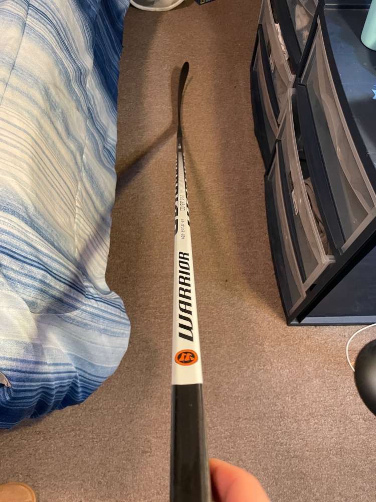 Senior Left Hand P28  Covert QR5T Hockey Stick