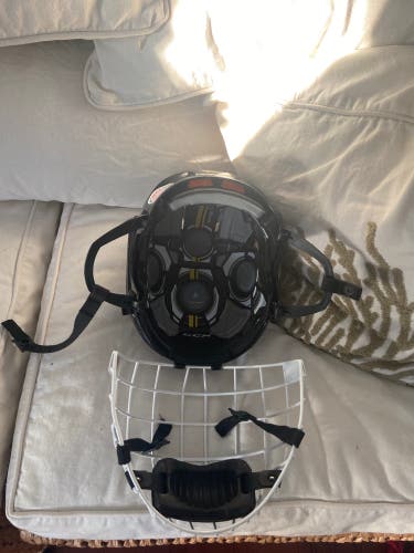 Used Medium CCM  Tacks 910 Helmet