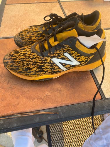 Yellow Used Adult Men's Size 12 (Women's 13) Turf Cleats New Balance Low Top 3000v4