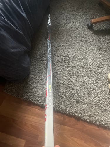 Senior Left Hand P28 Vapor Hyperlite Hockey Stick