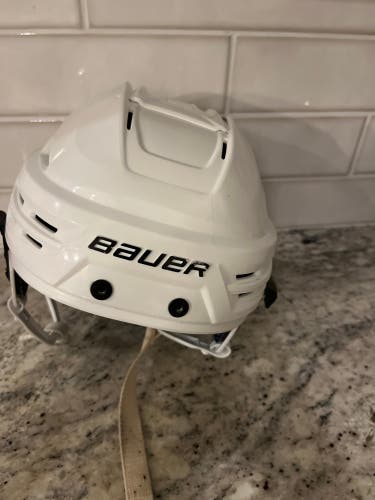 Used  Bauer Re-Akt 85 Helmet