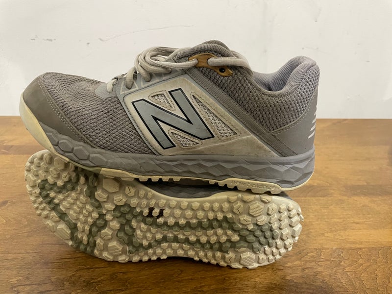 TURF CLEATS - Gray Men's Used Size 7.5 (Women's 8.5) New Balance Low Top