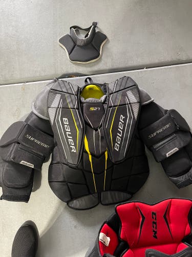 Used Large Bauer Supreme S27 Goalie Chest Protector