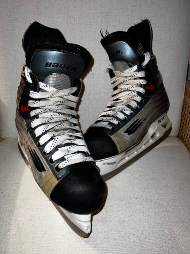 Great Bauer Vapor XIX Hockey Skates Regular Width Skate Size 8.5 Shoe Size 10