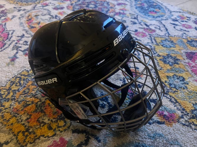 Small Bauer Re-Akt 75 Helmet