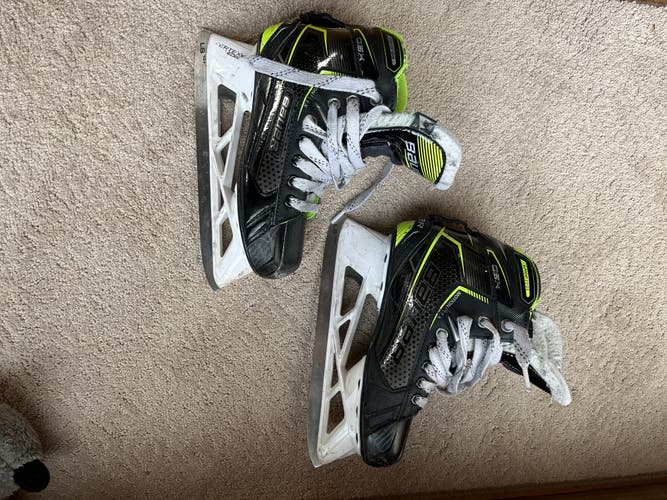 Junior Used Bauer GSX Hockey Goalie Skates Regular Width Size 3.5