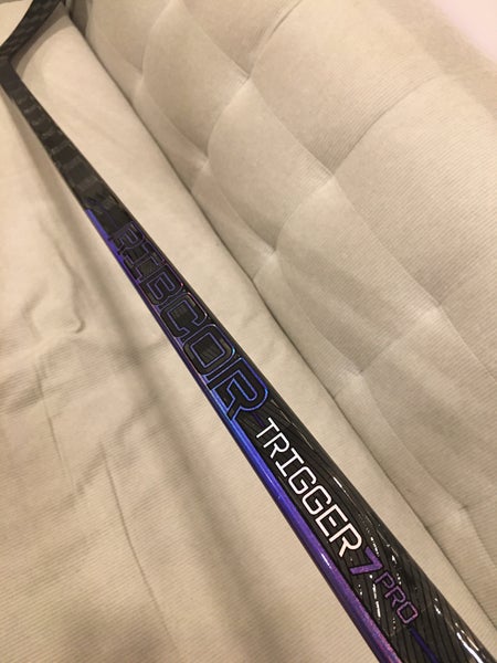New Intermediate RH CCM Ribcor Trigger 7 Pro P28 65 Flex Hockey Stick