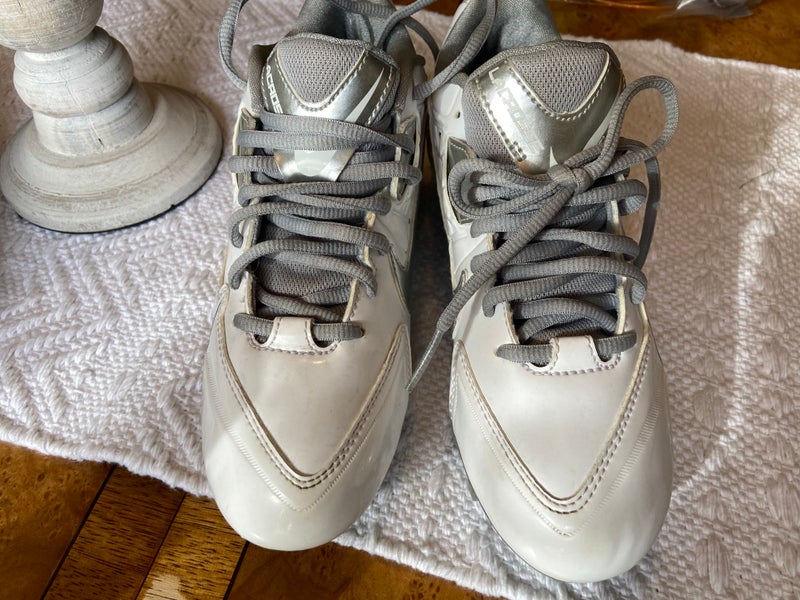 White Youth Used Size 6.0 (Women's 7.0) Molded Cleats Nike Low Top Speedlax