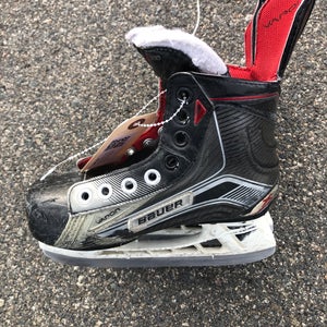 Youth Used Bauer Vapor X300 Hockey Skates D&R (Regular) 12.5