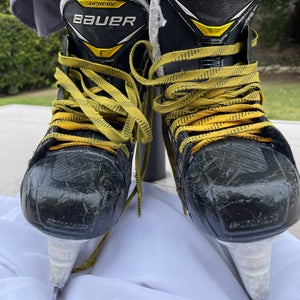 Junior Used Bauer Supreme 3S Pro Hockey Skates Size 4